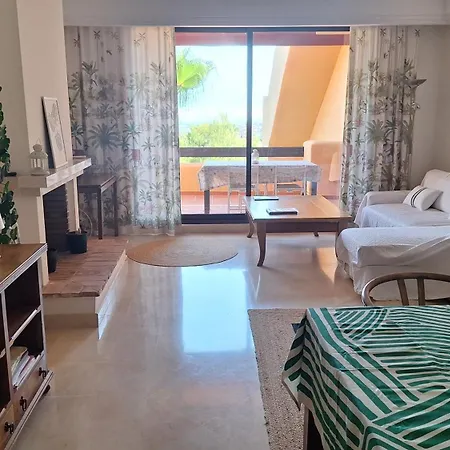 Marbella Sea View Апартаменты *
